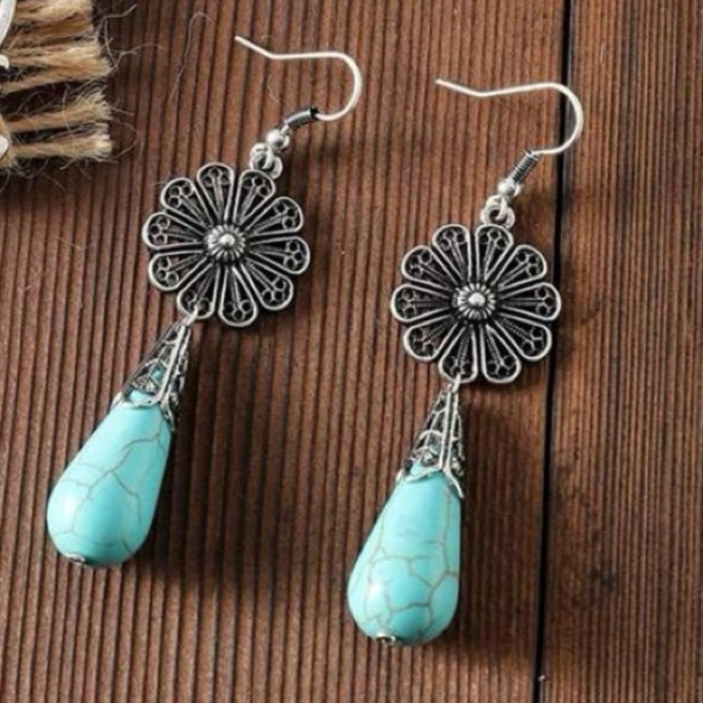 VINTAGE Bohemian & Western Style Turquoise & Geometric Earrings